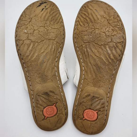 Born White and Metallic Woven Slide Sandals with Toe Ring Size 8 - Picture 10 of 10